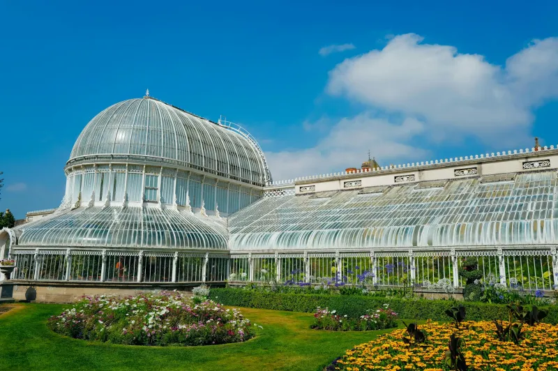 Botanical Alchemy: The Victorian Glasshouse Renaissance Transforming British Beauty Formulations